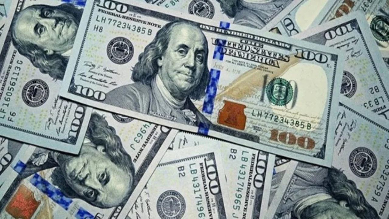 سعر الدولار مقابل الجنيه المصري في آخر تحديثات الجمعة.